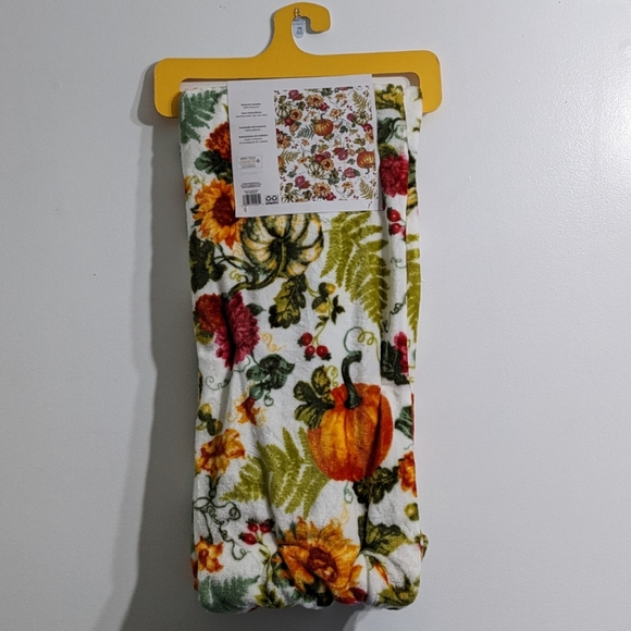 NEW FALL HARVEST PUMPKIN FLORAL VELVET PLUSH THROW BLANKET, 50" x 60" - Picture 2 of 4